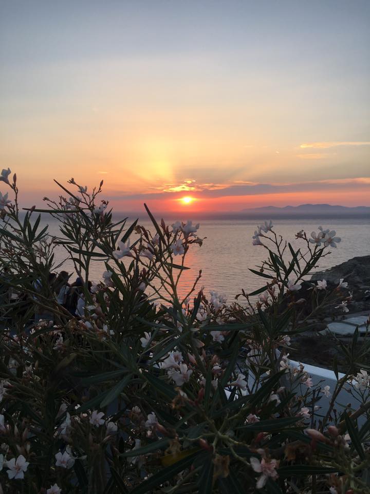 Travel Tuesday with Taylor to Santorini, Greece 10 The perfect sunset to end our time in Santorini!
