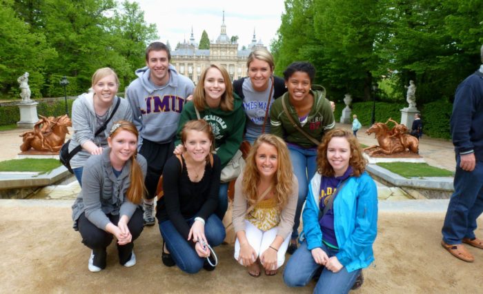 Travel Tips with Taylor - What NOT to do when "Traveling in a Group" 1 Travel Tips with Taylor - What NOT to do when "Traveling in a Group" 1